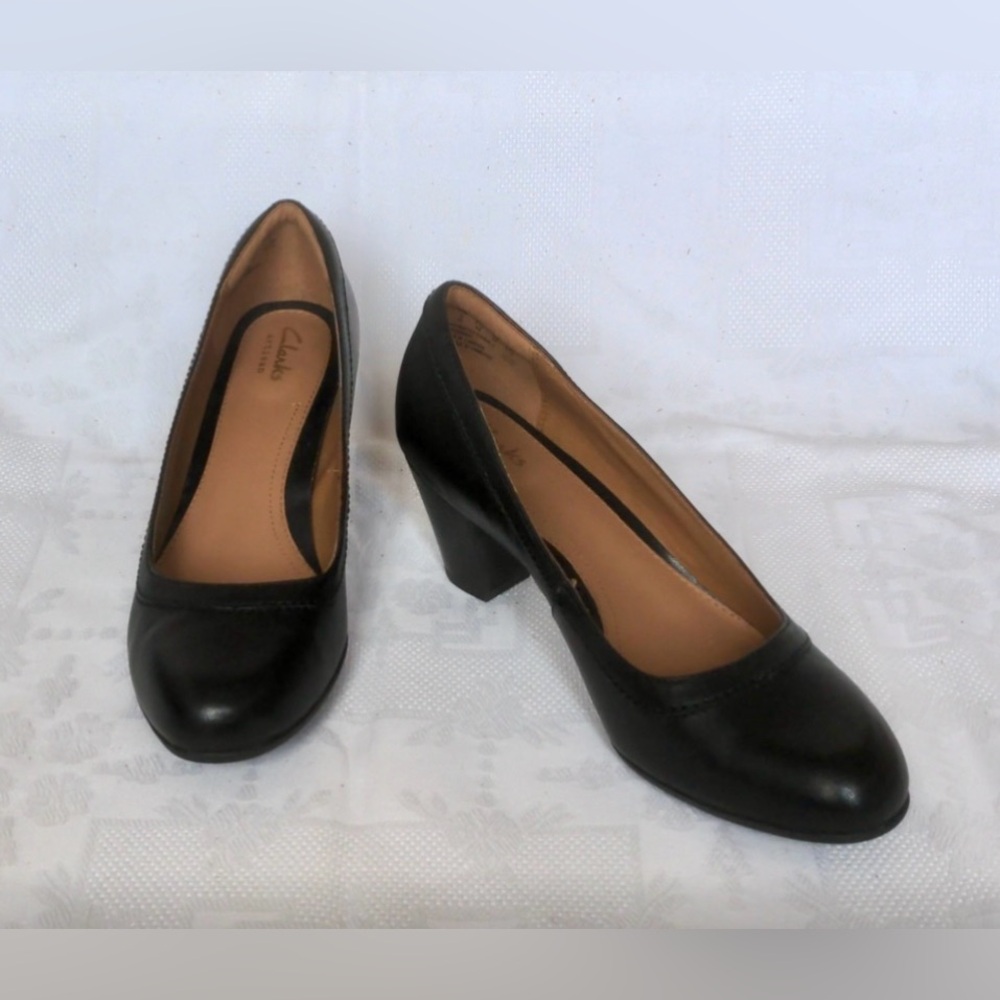 New Clarks Black Leather Pumps - 8M
